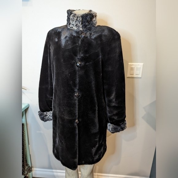 NOVELTI Black Modacrylic Luxury Cuddly Soft Faux Fur Coat. Size 5/6 - Picture 5 of 13